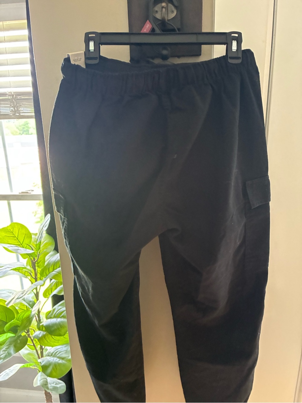 No Boundaries Black Elastic-Waist Cargo Pants